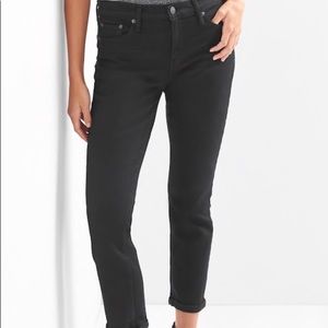 Black Gap size 26 best girlfriend mid rise jeans